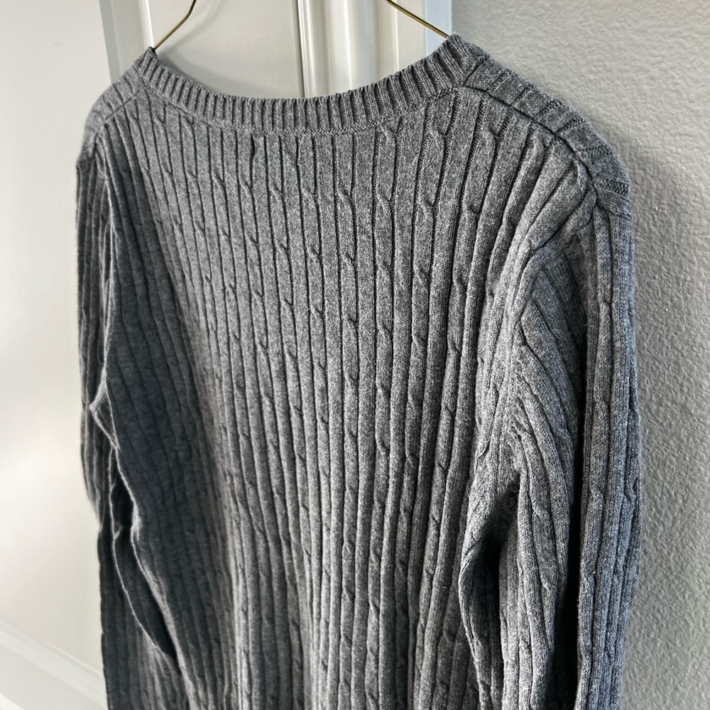 CLEARANCE Women’s Large Gray V-Neck Knit Sweater - Picture 5 of 8